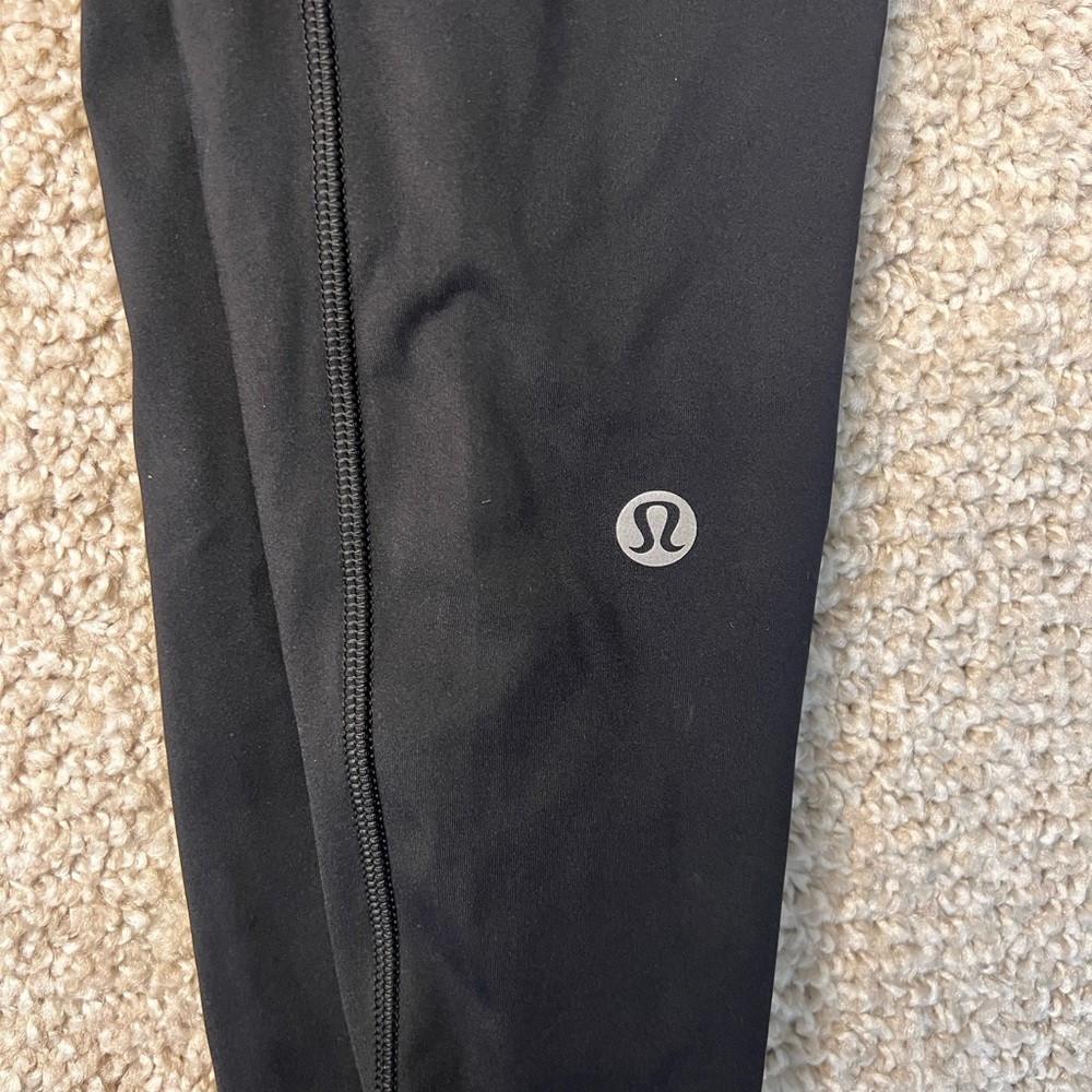 lululemon women’s Black Leggings - NEW - Fast and Free 25” tight- size 4 - Picture 3 of 4